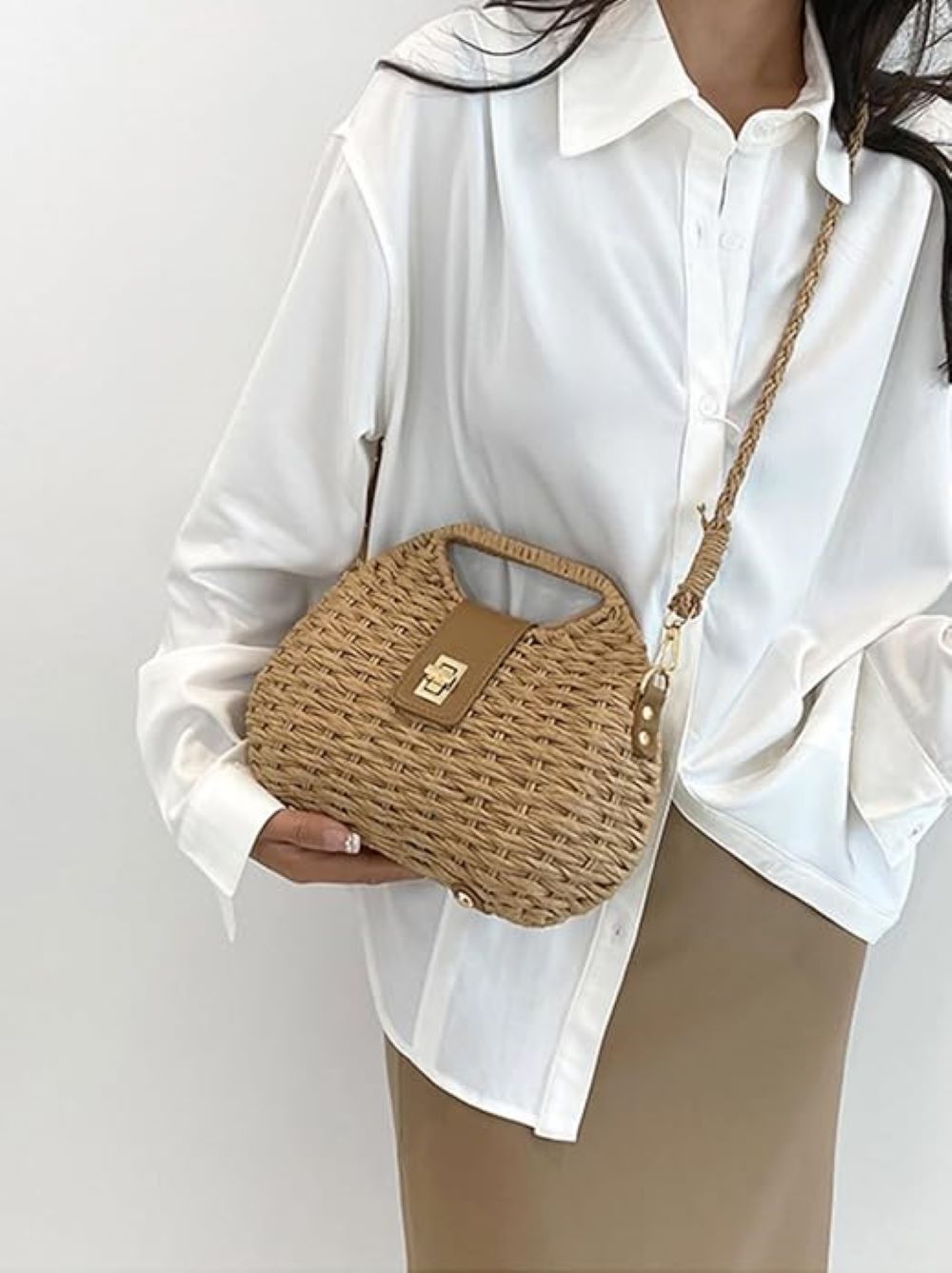 Handmade Straw Clutch for Summer – Trendy & Lightweight Bag